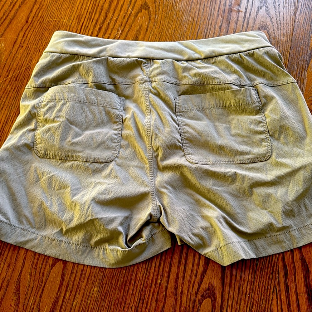 Athleta Trekkie Shorts Front Back Pockets Stretch Size 10 - Picture 2 of 4